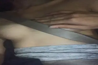 Gadis Mainin Pentil Sendiri Di Mobil